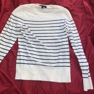 I’m selling this banana republic striped long sleeve shirt